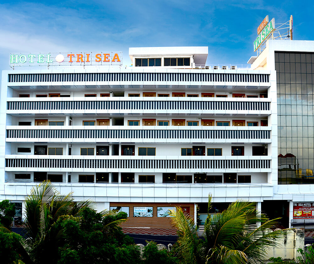 Tri Sea Hotel & Resort